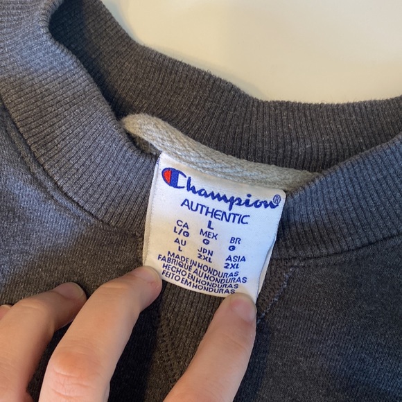 Authentic Champion Crewneck - Picture 4 of 7